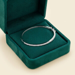 Bracciale rigido in oro bianco 18 kt con pavé di diamanti